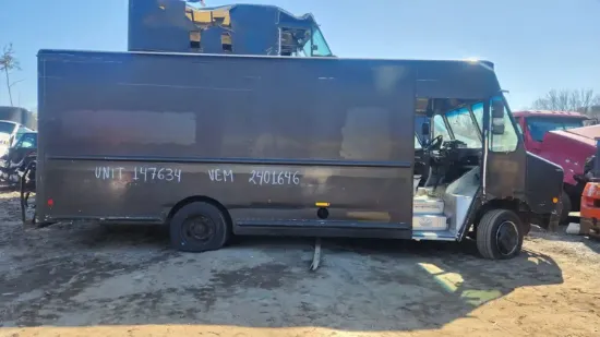 Picture of 2009-freightliner-mt55-chassis-truck-delivery